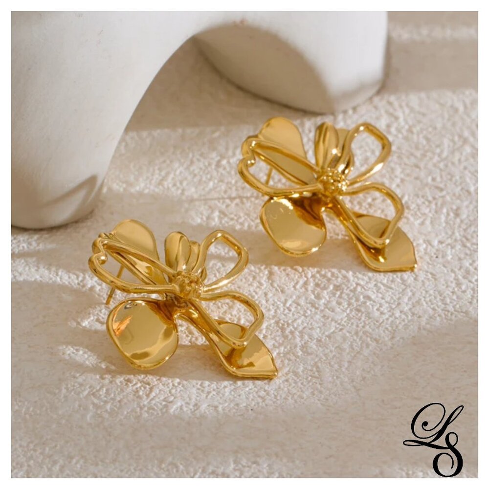 🌸 New 18K Gold Double-Layer Flower Earrings 🌸